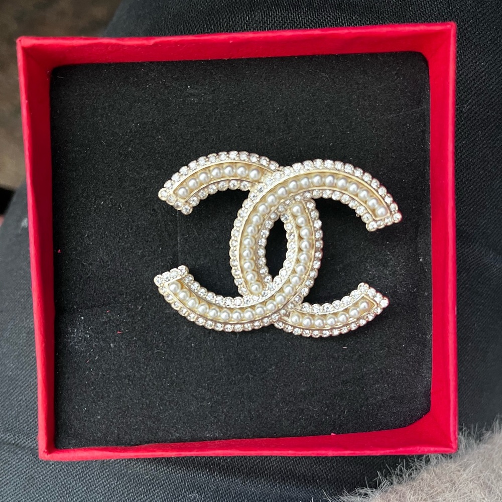 Stunning pearl and crystal embellished Chanel brooch